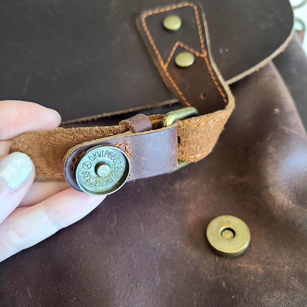 Vintage unisex brown leather brief case/document/laptop bag with long strap. - Picture 9 of 10
